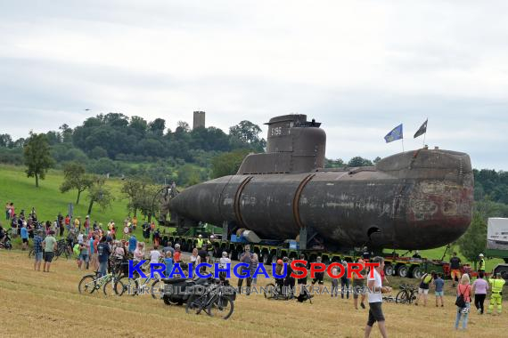U-Boot-Transport-durch-Hilsbach-und-Weiler (© Siegfried Lörz)
